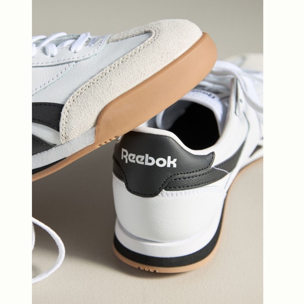 Reebok sneakers sz 7men/ 8 women - Picture 3 of 12